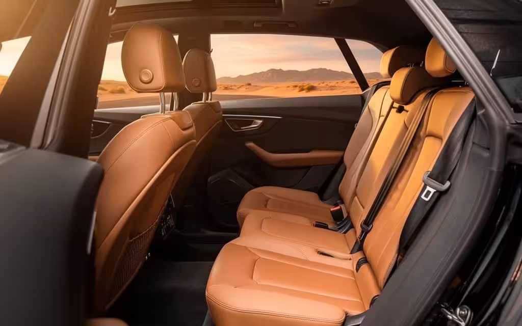 Audi Q8 2022 leather seats and cabin – rental in Dubai