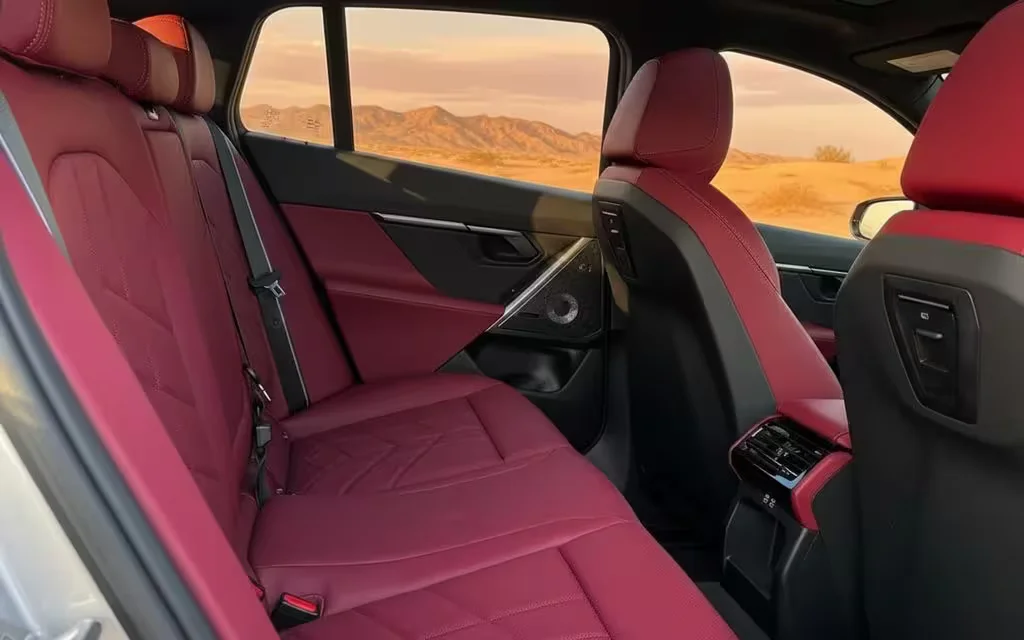 Bmw 520 2024 leather seats and cabin – rental in Dubai