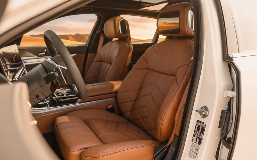 Bmw 735 2023 leather seats and cabin – rental in Dubai