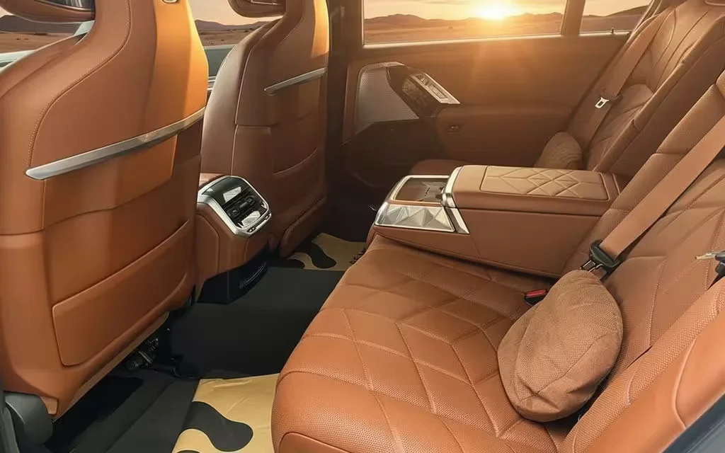 Bmw 735 2024 leather seats and cabin – rental in Dubai