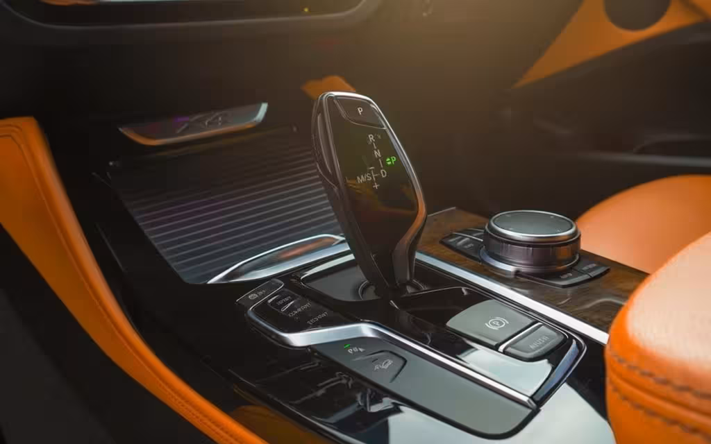 Bmw X4 2020 interior view showing trim – rental in Dubai