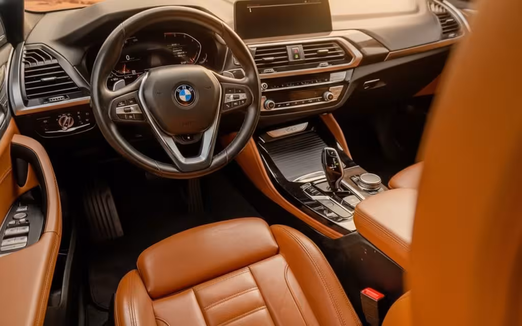Bmw X4 2020 interior view showing trim – rental in Dubai