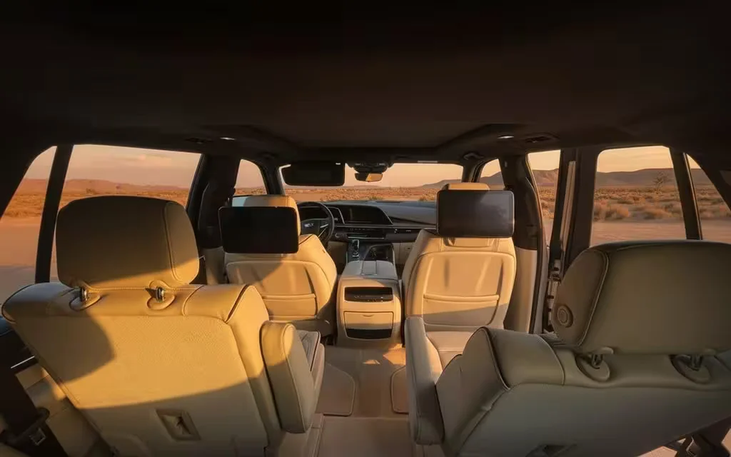 Cadillac Escalade 2021 leather seats and cabin – rental in Dubai