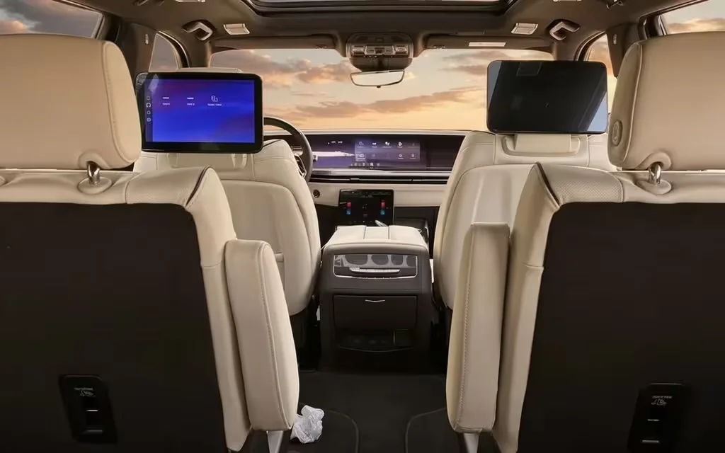 Cadillac Escalade 2026 leather seats and cabin – rental in Dubai