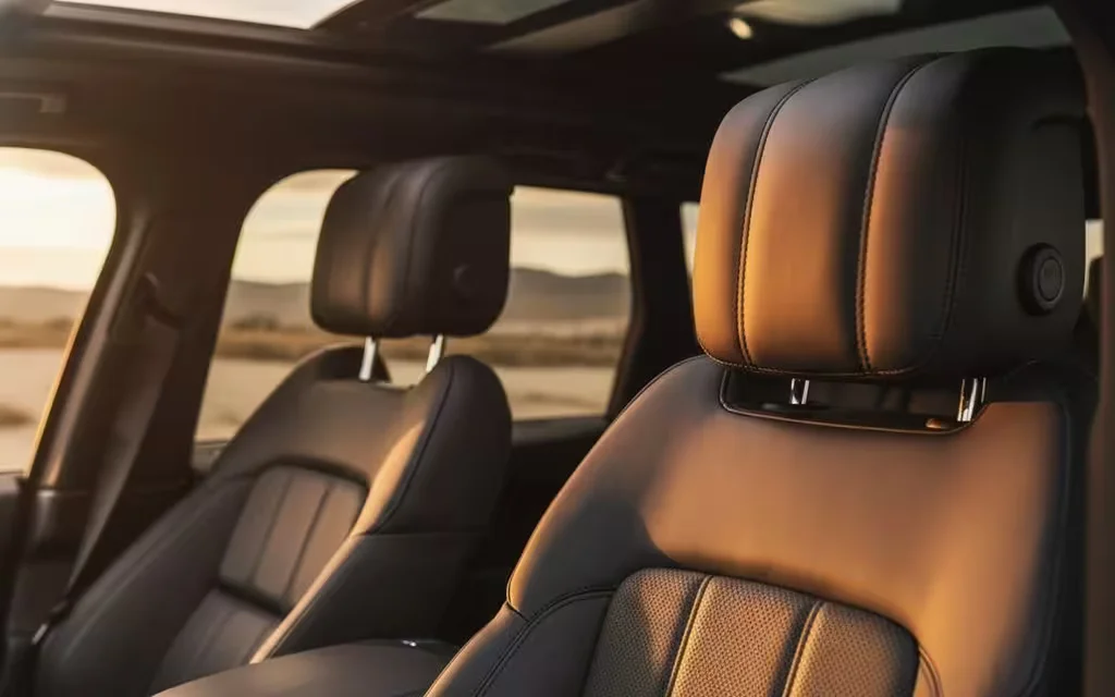 LandRover RangeRoverSport 2022 leather seats and cabin – rental in Dubai