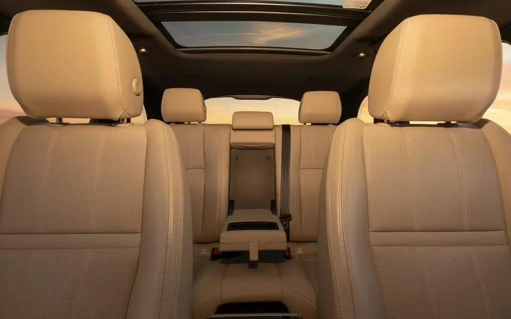 LandRover RangeRoverVelar 2023 leather seats and cabin – rental in Dubai