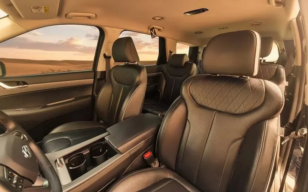 Hyundai Palisade 2022 leather seats and cabin – rental in Dubai