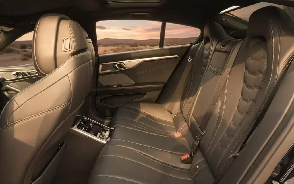 Bmw 850 2022 leather seats and cabin – rental in Dubai