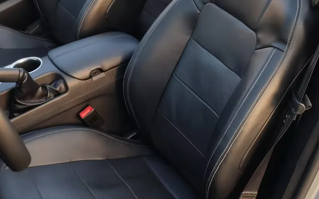 Ford Mustang 2020 leather seats and cabin – rental in Dubai