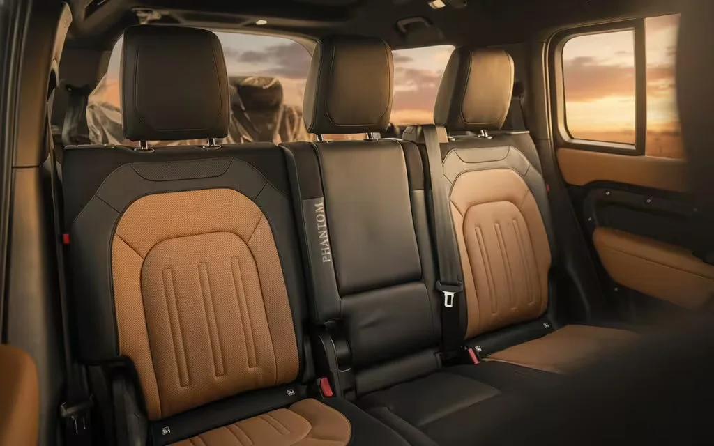 LandRover Defender 2023 leather seats and cabin – rental in Dubai