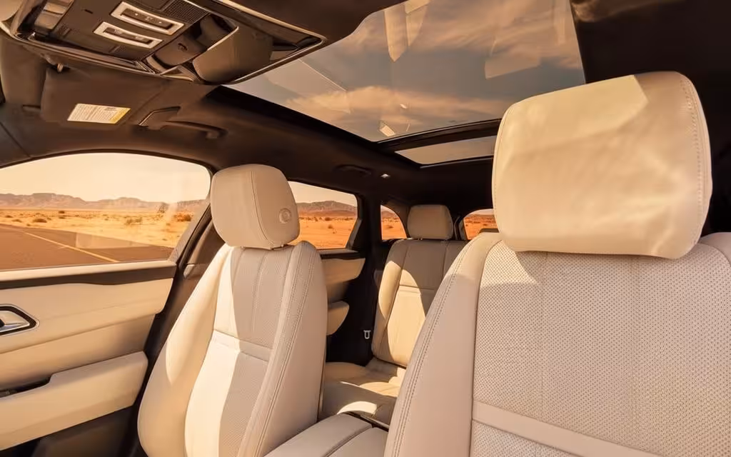 LandRover RangeRoverVelar 2022 leather seats and cabin – rental in Dubai