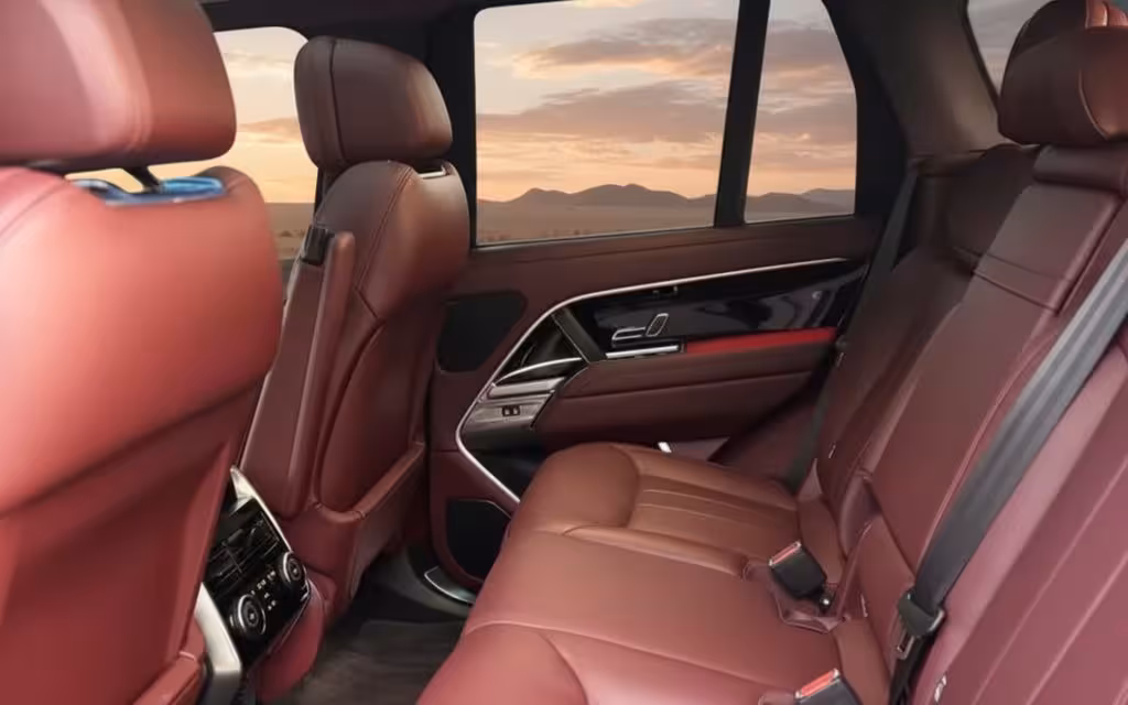 LandRover RangeRoverVogue 2024 leather seats and cabin – rental in Dubai