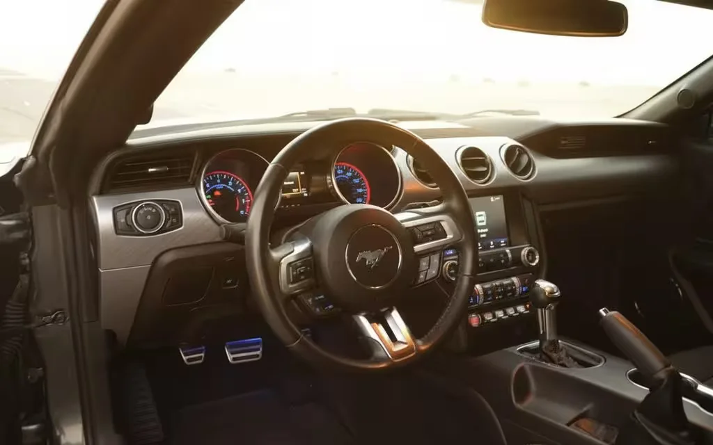 Ford Mustang 2020 dashboard and infotainment – rental in Dubai