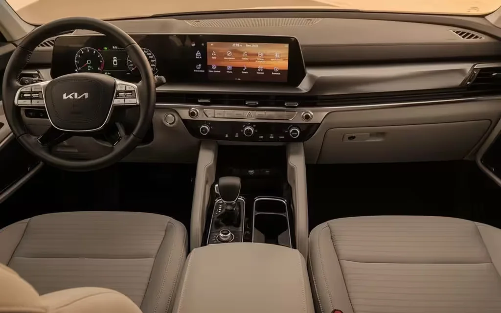 Kia Telluride 2022 dashboard and infotainment – rental in Dubai