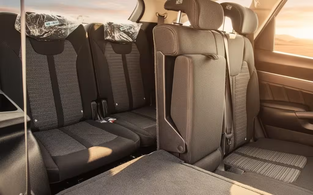Kia Sorento 2024 leather seats and cabin