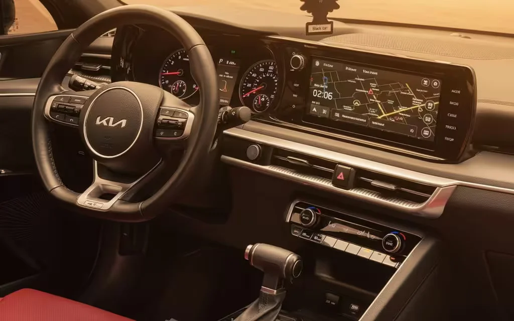 Kia K5 2023 dashboard and infotainment