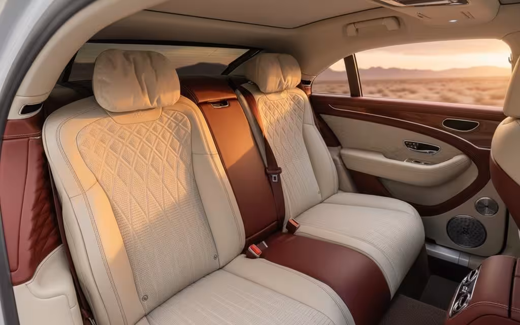 Bentley ContinentalFlyingSpur 2023 leather seats and cabin – rental in Dubai