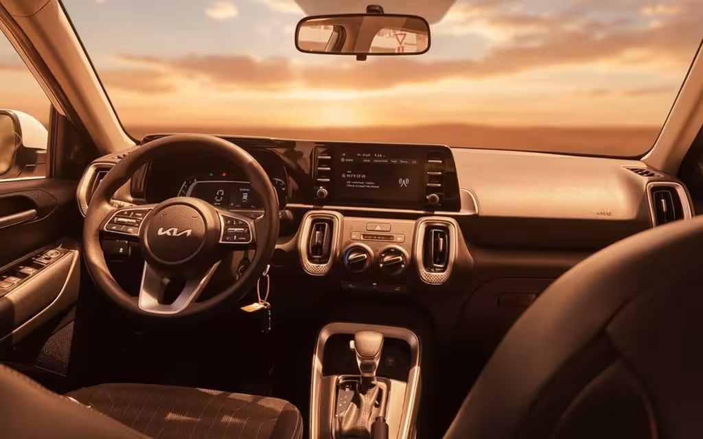 Kia Sonet 2023 dashboard and infotainment