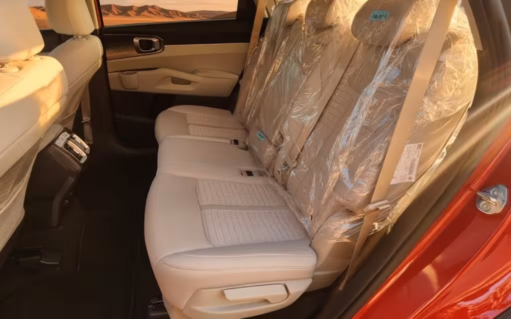 Kia Sorento 2023 leather seats and cabin – rental in Dubai