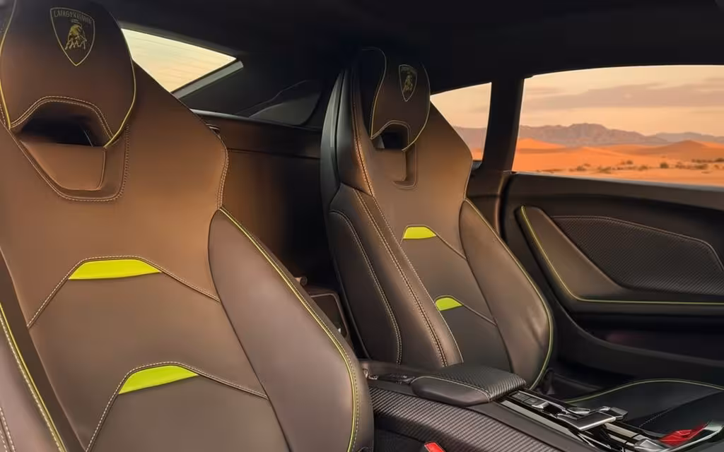 Lamborghini Huracan 2020 leather seats and cabin – rental in Dubai