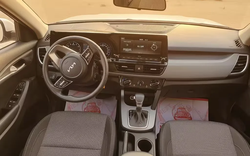 Kia Seltos 2022 dashboard and infotainment – rental in Dubai