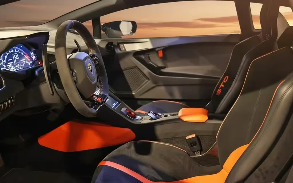 Lamborghini Huracan 2022 interior view showing trim – rental in Dubai