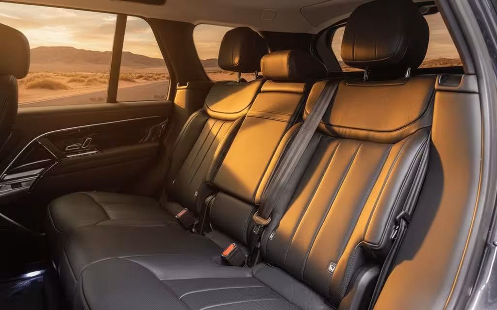 LandRover RangeRover 2023 leather seats and cabin – rental in Dubai