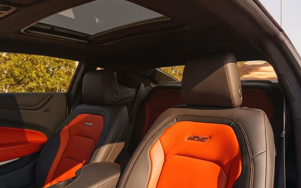 Chevrolet Camaro 2023 leather seats and cabin