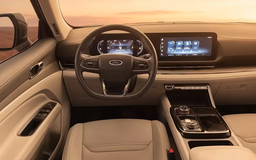 Ford Territory 2023 dashboard and infotainment – rental in Dubai