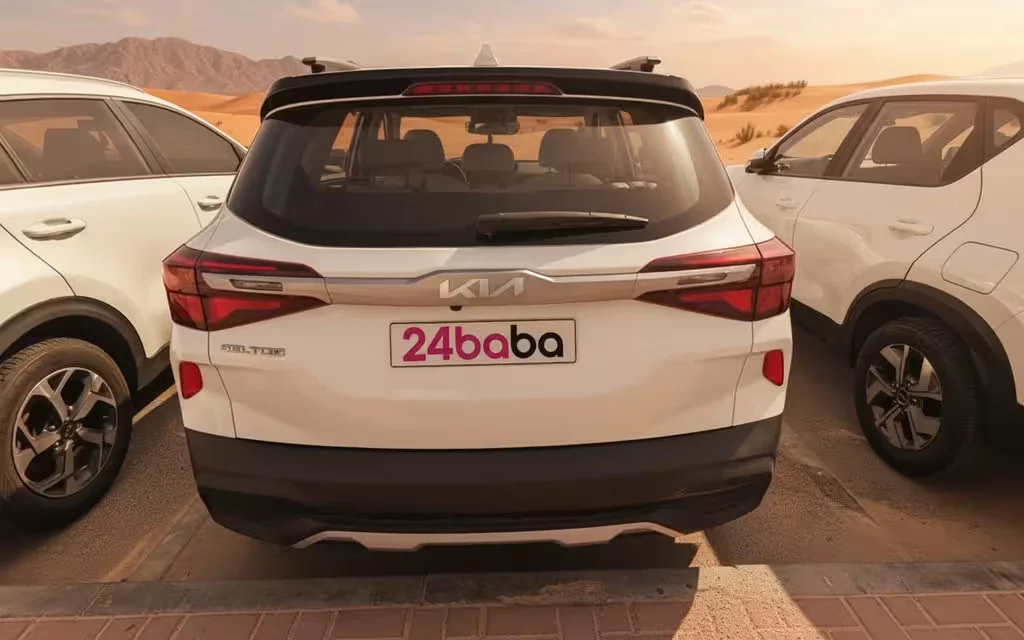 Kia Seltos 2025 White rear view showing taillights