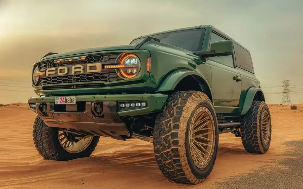 Ford Bronco 2024 Green front view with headlights – rental in Dubai