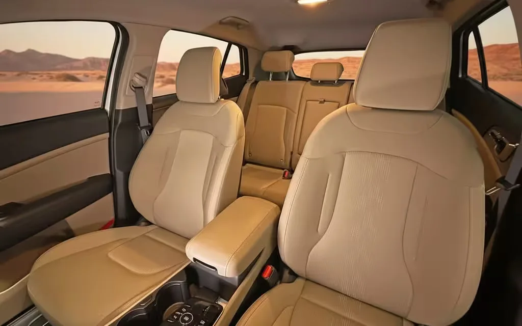 Kia Sportage 2023 leather seats and cabin – rental in Dubai