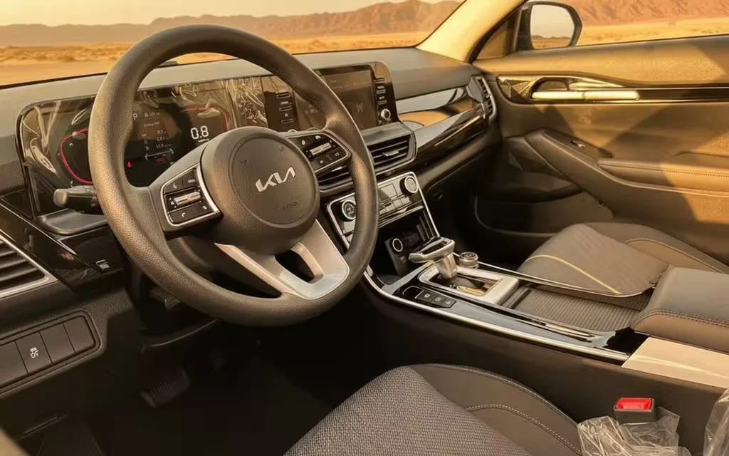 Kia Seltos 2024 dashboard and infotainment – rental in Dubai