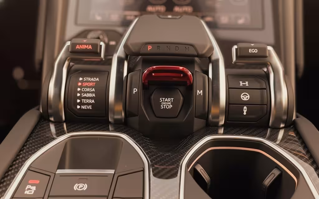 Lamborghini Urus 2022 interior view showing trim – rental in Dubai