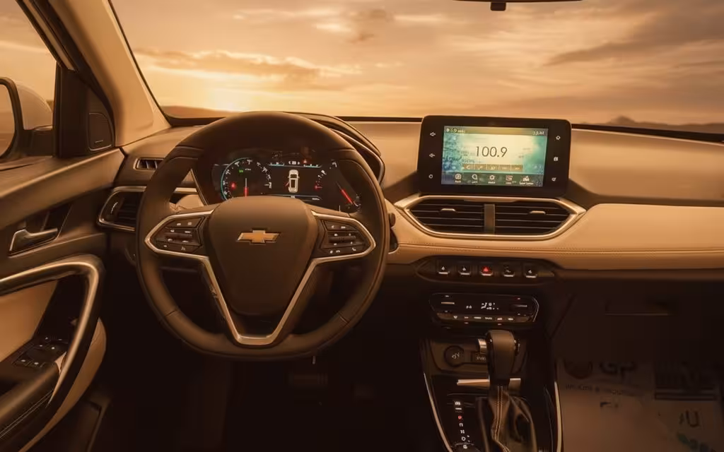 Chevrolet Captiva 2023 dashboard and infotainment – rental in Dubai