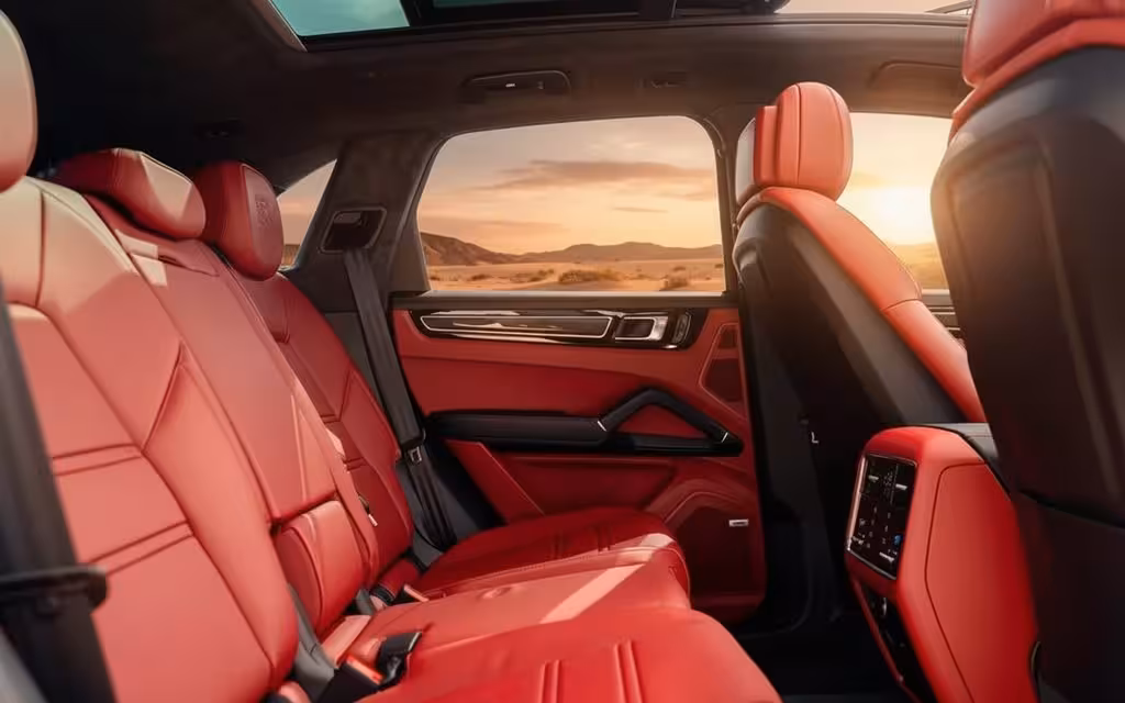 Porsche Cayenne 2023 leather seats and cabin – rental in Dubai