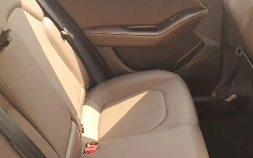 Jac J7 2023 leather seats and cabin – rental in Dubai