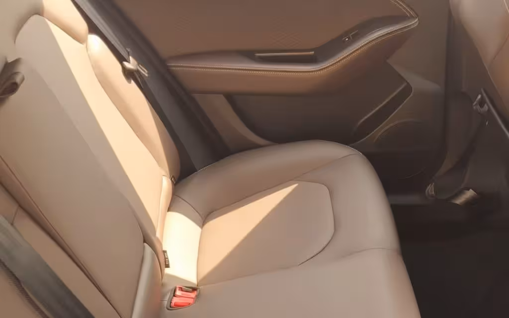 Jac J7 2023 leather seats and cabin – rental in Dubai