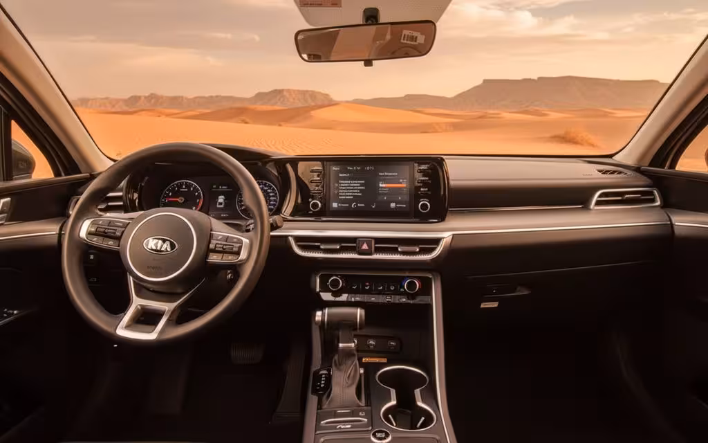 Kia K5 2021 dashboard and infotainment