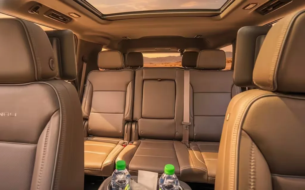 Gmc Yukon 2023 leather seats and cabin – rental in Dubai
