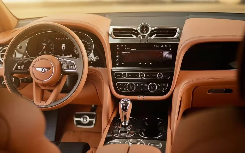 Bentley Bentayga 2022 dashboard and infotainment – rental in Dubai