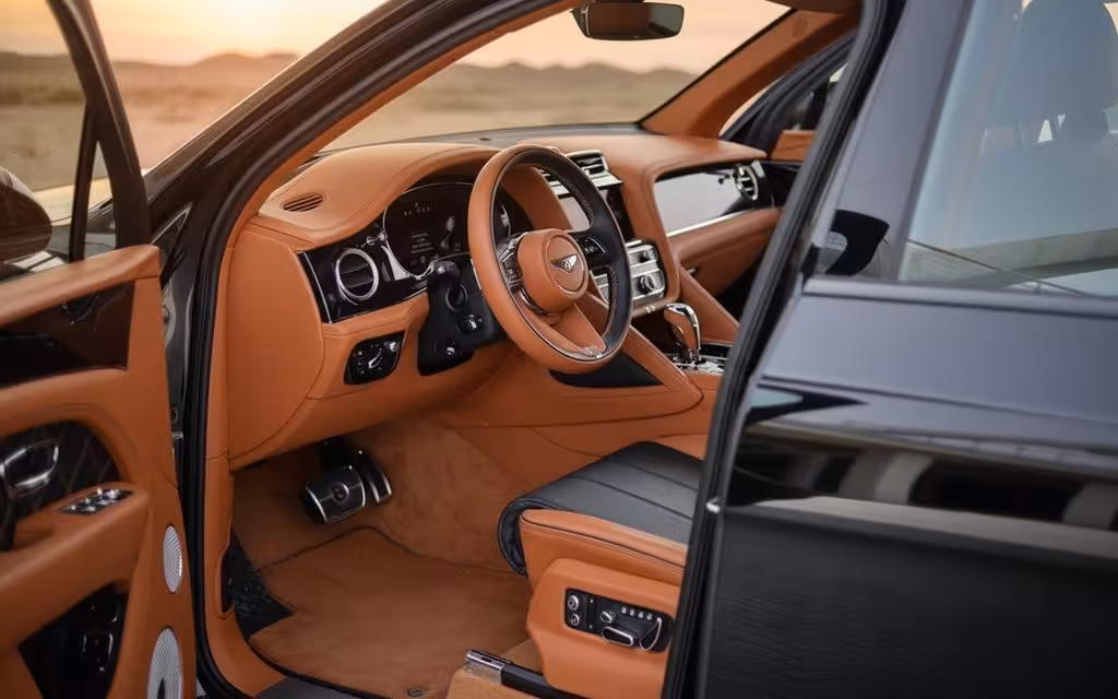 Bentley Bentayga 2022 interior view showing trim – rental in Dubai