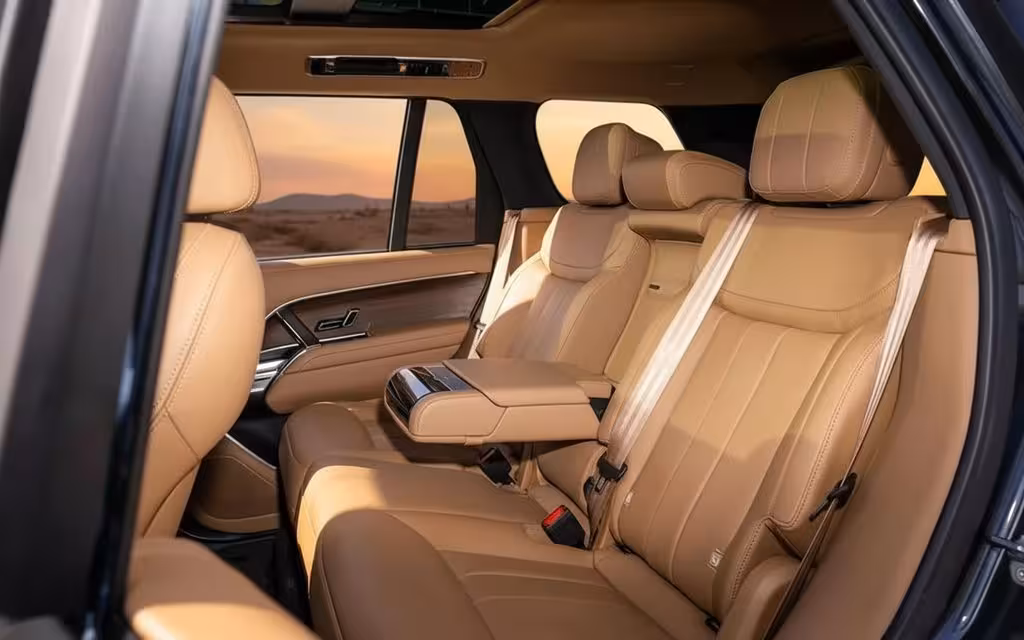 LandRover RangeRoverVogueHse 2023 leather seats and cabin – rental in Dubai