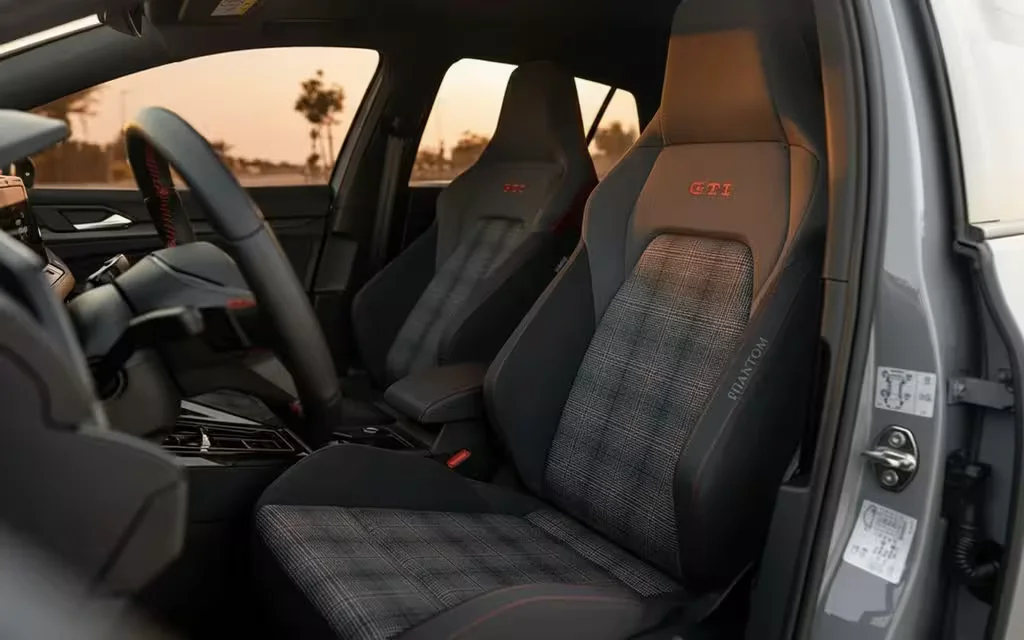 Volkswagen Golf 2023 leather seats and cabin – rental in Dubai