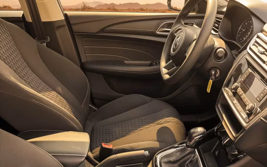 Mg 5 2023 interior view showing trim – rental in Dubai