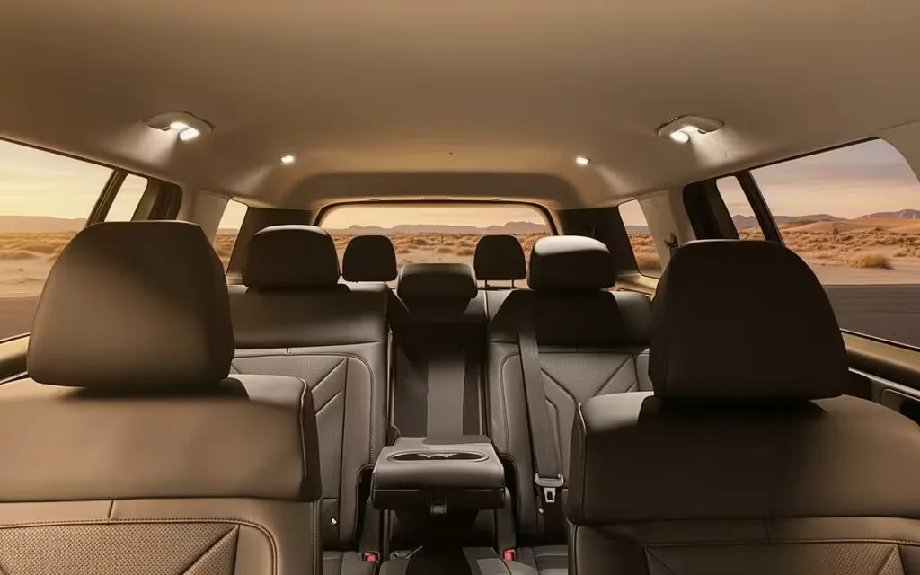 Hyundai SantaFe 2024 leather seats and cabin – rental in Dubai