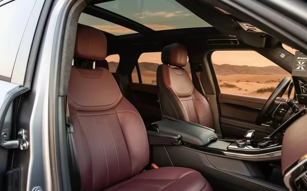 LandRover RangeRoverSport 2023 leather seats and cabin – rental in Dubai