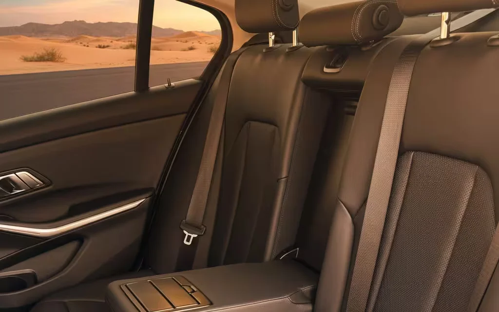 Bmw 320 2022 leather seats and cabin – rental in Dubai