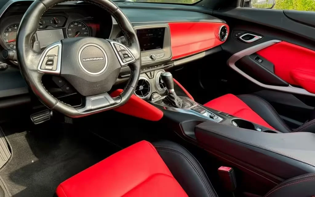 Chevrolet Camaro 2023 dashboard and infotainment