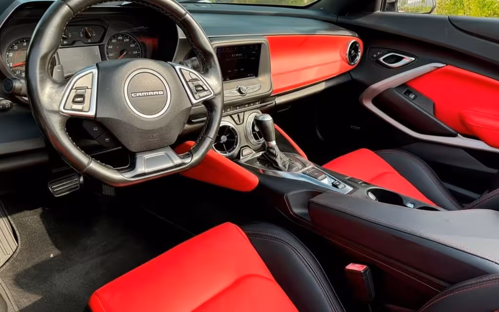 Chevrolet Camaro 2023 dashboard and infotainment